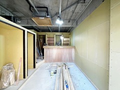 店舗リフォーム工事、進行中です!
