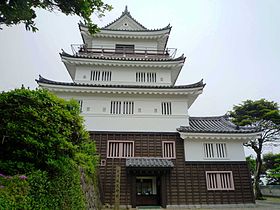 280px-Hirado_Castle_Keep